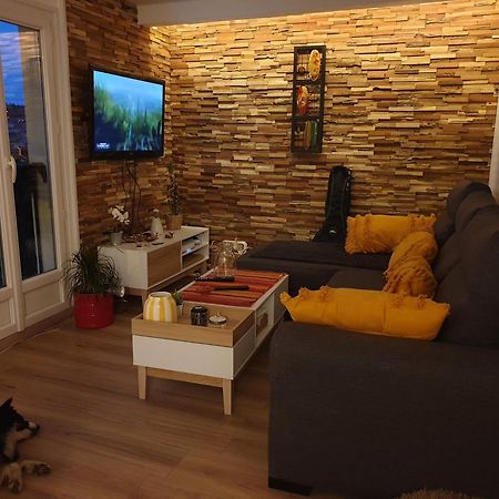 Chambre Privee Dans Petite Maison Typique Монтивие Екстериор снимка