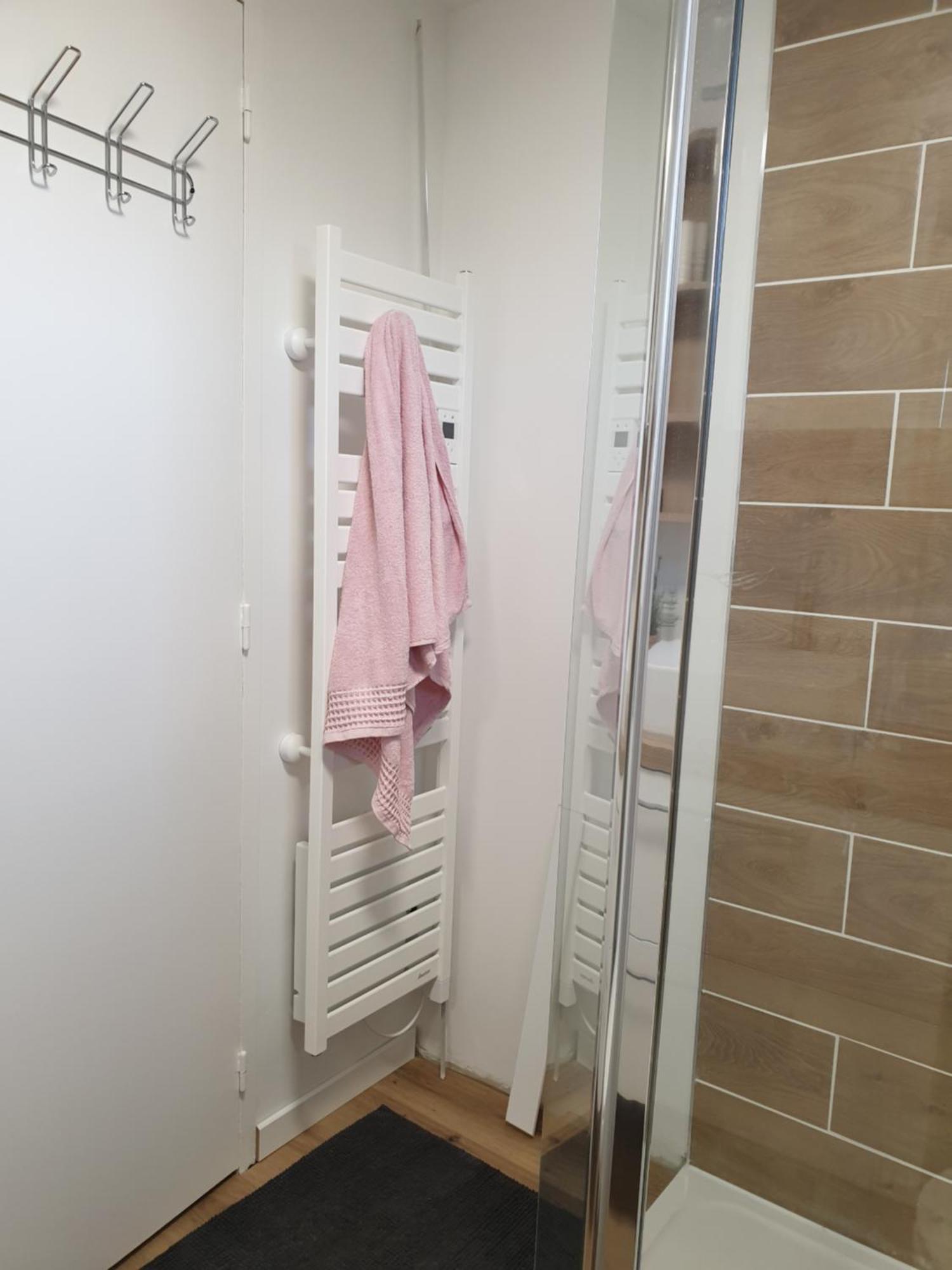 Chambre Privee Dans Petite Maison Typique Монтивие Екстериор снимка